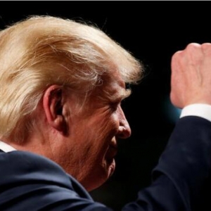 民调显示特朗普反超希拉里 全球金融市场巨震