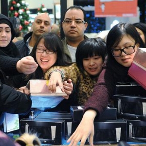 中国游客去年境外消费2610亿美元 是美国逾两倍