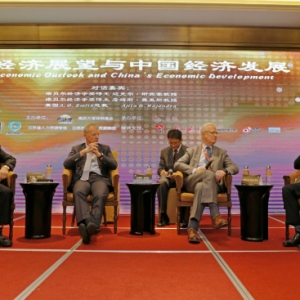 企业跨国经营国际研讨会，A.O.史密斯董事长对话诺贝尔经济学奖获得者