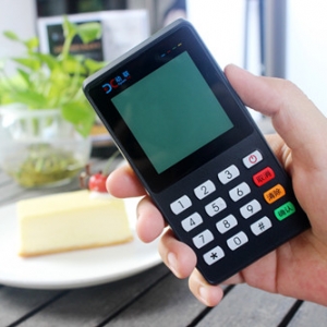 把支付揣进口袋：动联推出P18便携式二维码扫码POS