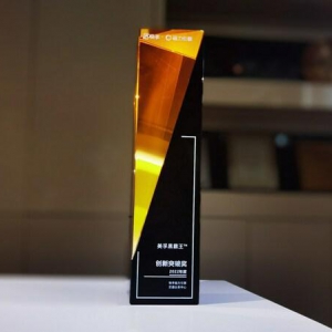 美孚黑霸王故事短片《奔赴》荣膺快手磁力引擎2022“创新突破奖”