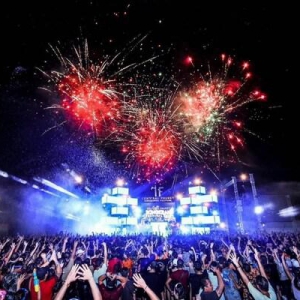 尚泰普吉岛购物中心首次在普吉市中心举办五天五夜泼水节狂欢