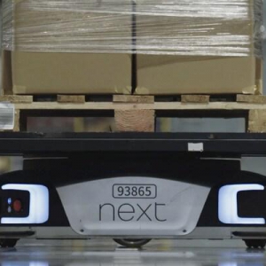 案例丨250台AMR机器人助力英国零售巨头NEXT，实现拣分一体高效作业