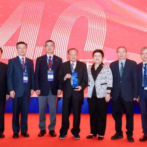 中国电源学会40周年庆典 台达创办人郑崇华获颁科学技术奖 "杰出贡献奖"
