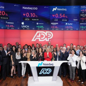 ADP敲响纳斯达克开市钟，庆祝其在薪资与人力资源创新领域引领时代75周年