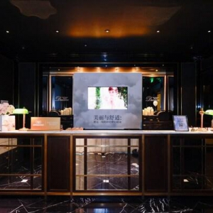 维多利亚的秘密携手天猫品牌超级会员日，打造"宅度假"梦幻睡衣派对