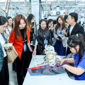 波司登携手"水哥"王昱珩探秘溯源品质行，彰显国牌领先力量