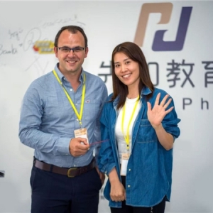 先知教育：管家式申博服务，助广大学子圆梦博士