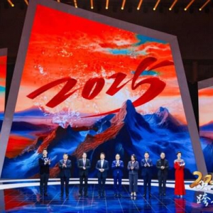 给世界以温暖 波司登高德康参加央视财经世界品牌路跨年演讲