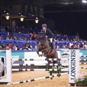 首届“浪琴香港国际马术盛典”揭幕 亚博馆变身五星级骏马殿堂 全方位震撼观众