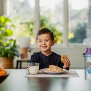 “自护力+眼脑力”双核守护 a2®臻智护™给“初上战场”的孩子加BUFF