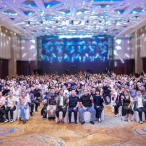 高报行业数字化升级新篇章：小鹭AI联盈峰会，共筑智能增长双引擎