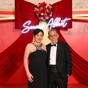 “相互尊重”是答案：杨受成伉俪红宝石婚，诠释婚姻长久之道