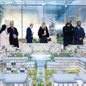 新华丝路：智库代表团参观京东全球总部，感受数智化创新成果