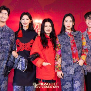 FILA GOLF x VIVIENNE TAM 联名大秀：张俪、Gigi炎明熹身着“开运夹克”开启新年第一场开运好戏
