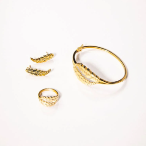 金价高位仍热销 优衣库焕新出击 节前时尚消费市场呈现双重热潮