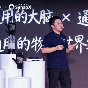 章鱼动力亮相WRC 2026，携"脑-手-数据"技术体系探索具身智能未来范式