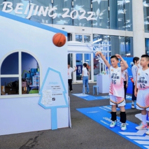 认养一头牛旗下专业儿童牛奶品牌“哞星人”携手安踏一起护航中国小篮球总决赛